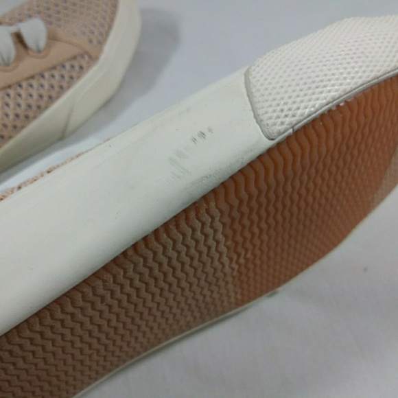 Women tan canvas with eyelid sneakers - Picture 7 of 8
